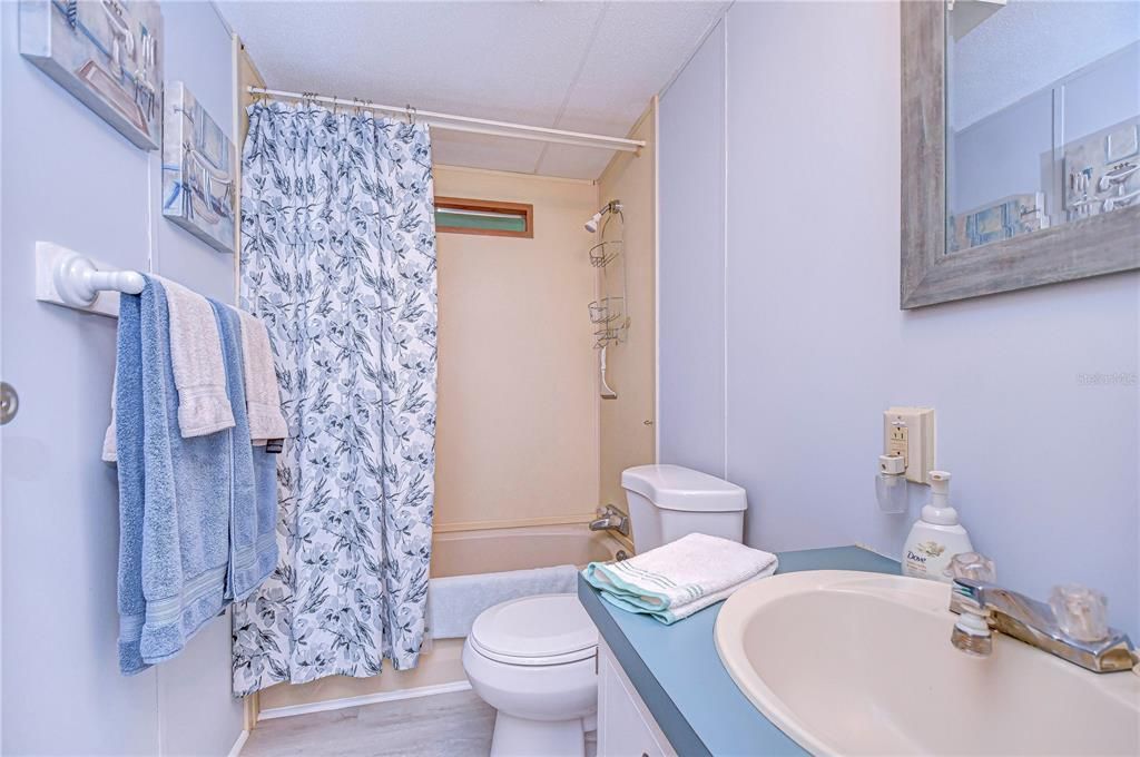 待售: $142,900 (2 贝兹, 2 浴室, 960 平方英尺)