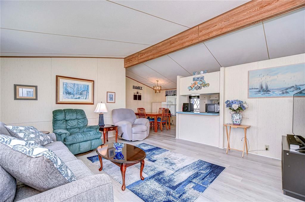 待售: $142,900 (2 贝兹, 2 浴室, 960 平方英尺)