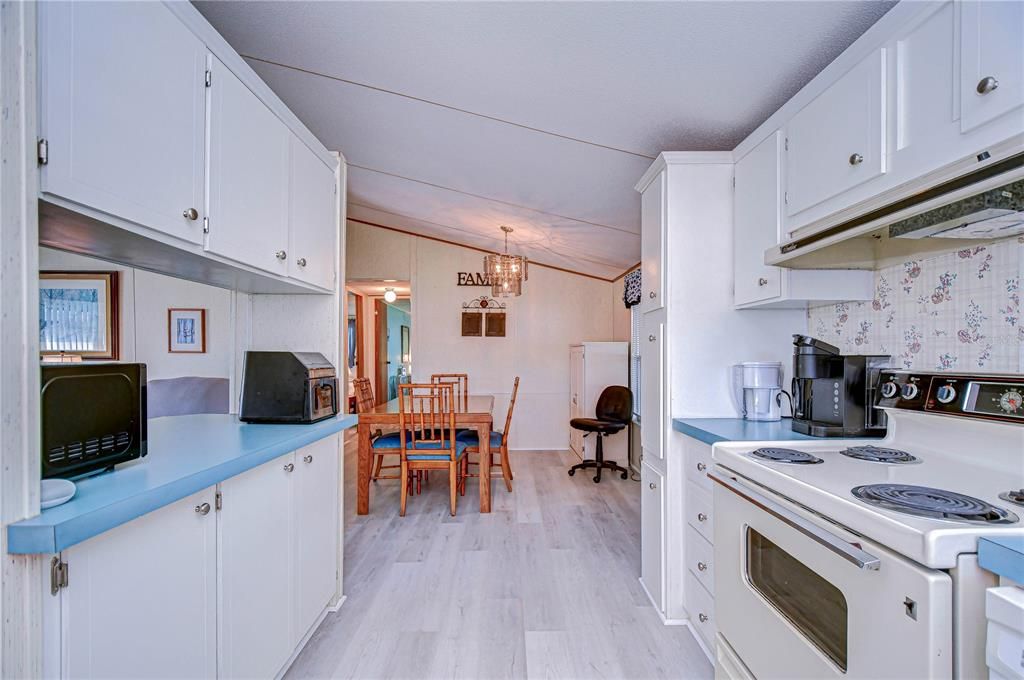 待售: $142,900 (2 贝兹, 2 浴室, 960 平方英尺)