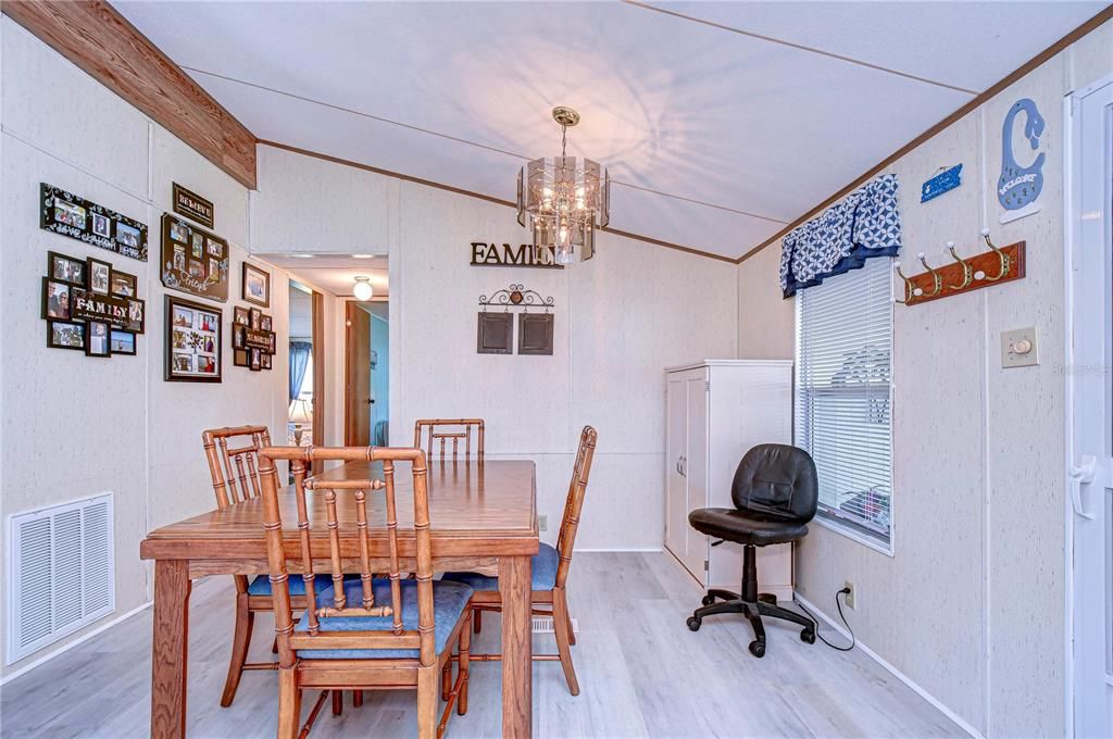 待售: $142,900 (2 贝兹, 2 浴室, 960 平方英尺)