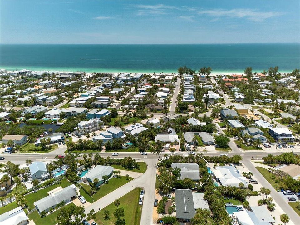 Под контрактом: $1,395,000 (4 спален, 3 ванн, 2183 Квадратных фут)