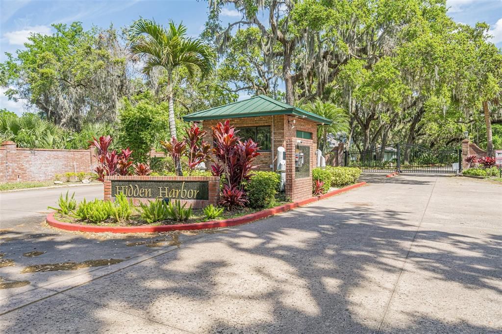 На продажу: $217,500 (0.52 acres)