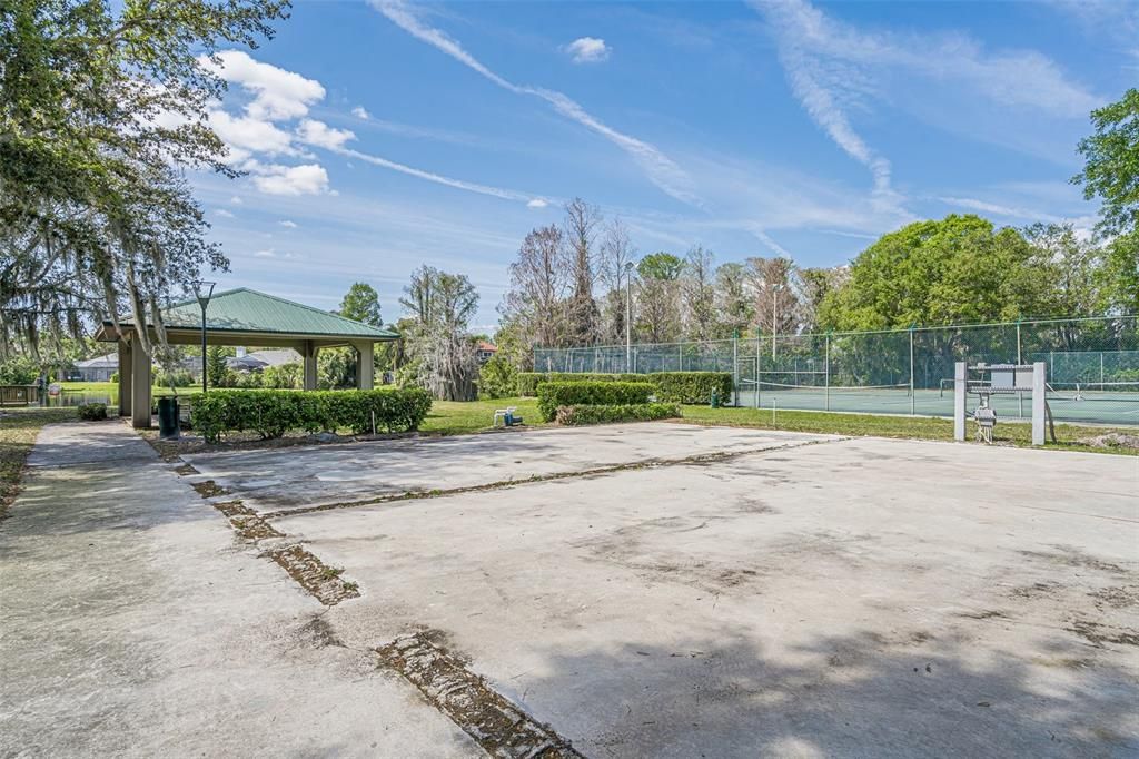 На продажу: $217,500 (0.52 acres)