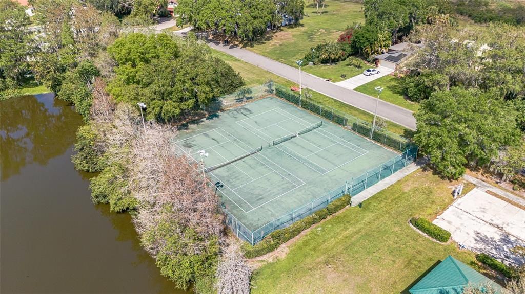 На продажу: $217,500 (0.52 acres)