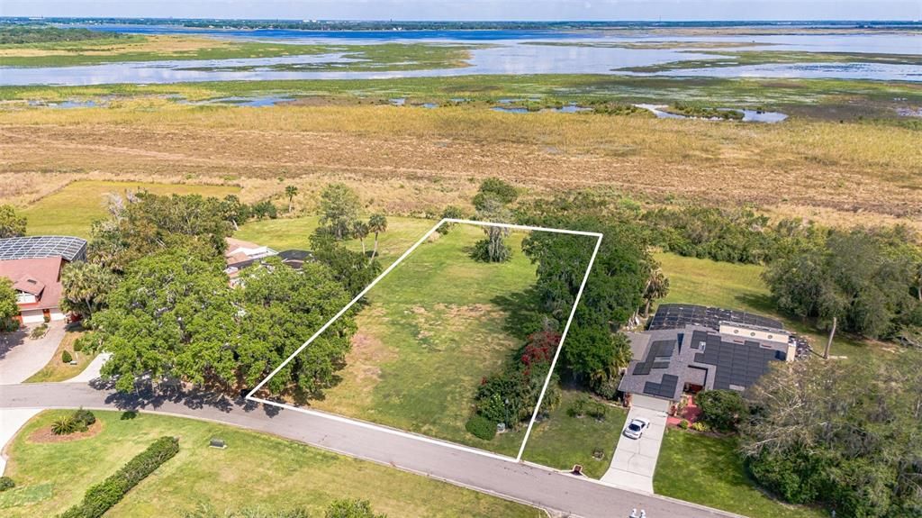 На продажу: $217,500 (0.52 acres)