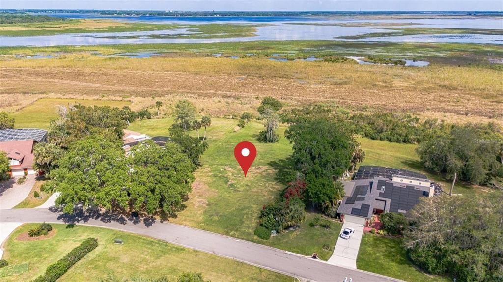 На продажу: $217,500 (0.52 acres)