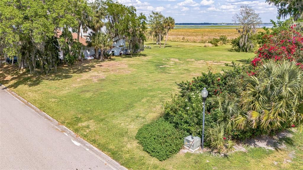 На продажу: $217,500 (0.52 acres)