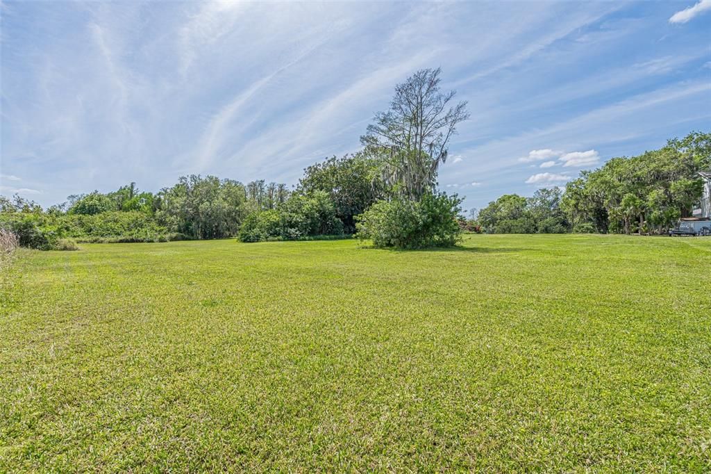 На продажу: $217,500 (0.52 acres)