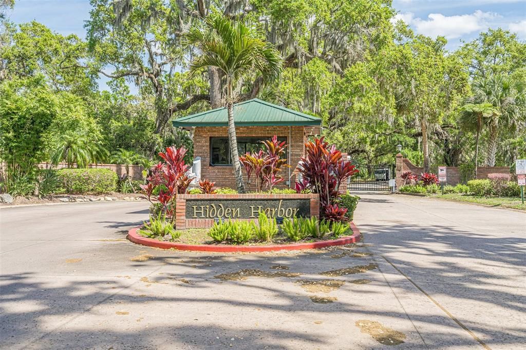 На продажу: $217,500 (0.52 acres)