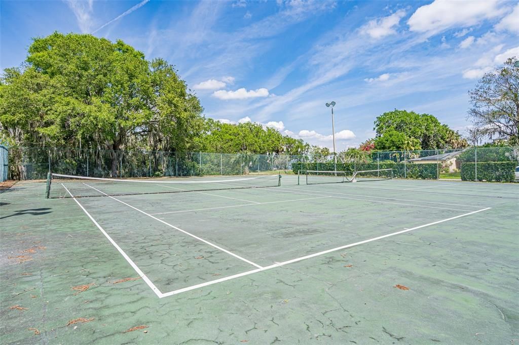 На продажу: $217,500 (0.52 acres)