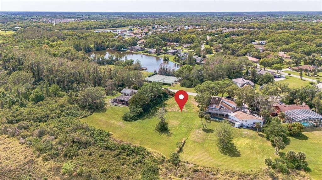 На продажу: $217,500 (0.52 acres)