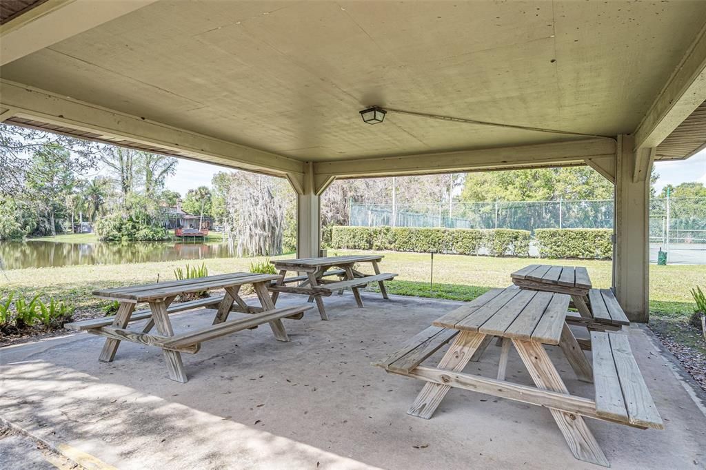 На продажу: $217,500 (0.52 acres)