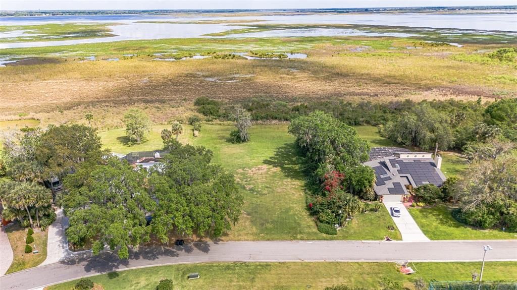 На продажу: $217,500 (0.52 acres)