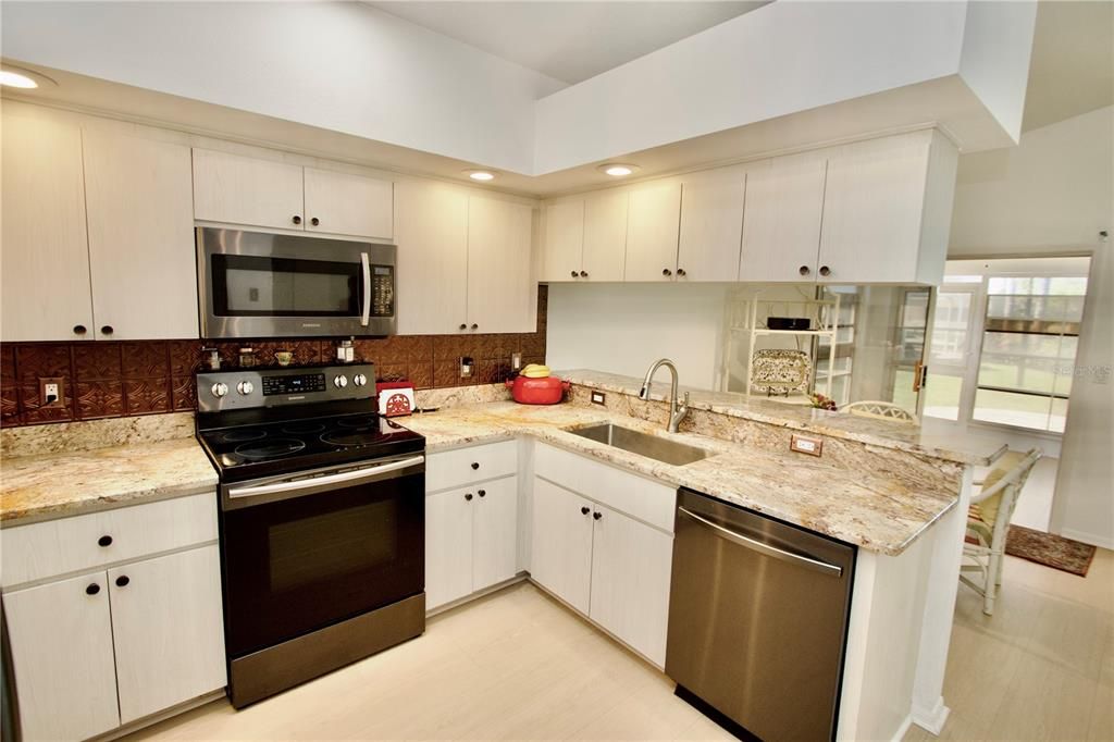 For Sale: $309,500 (2 beds, 2 baths, 1456 Square Feet)