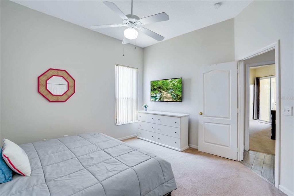 En Venta: $424,900 (4 camas, 3 baños, 1895 Pies cuadrados)