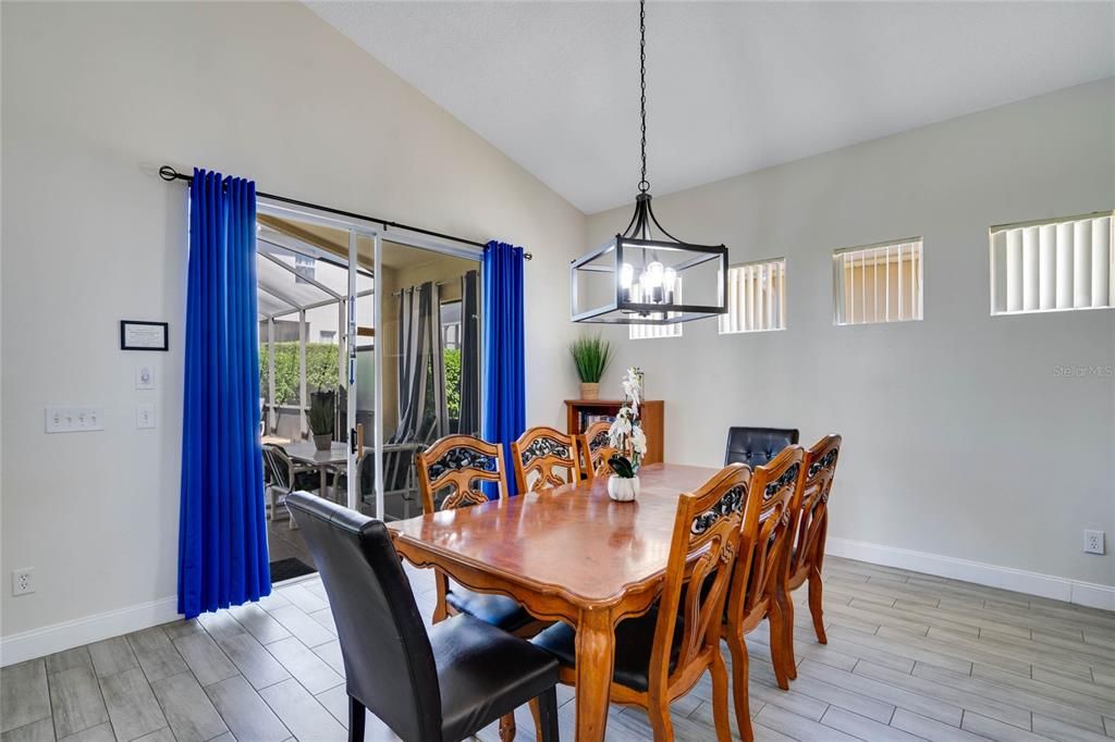 En Venta: $424,900 (4 camas, 3 baños, 1895 Pies cuadrados)