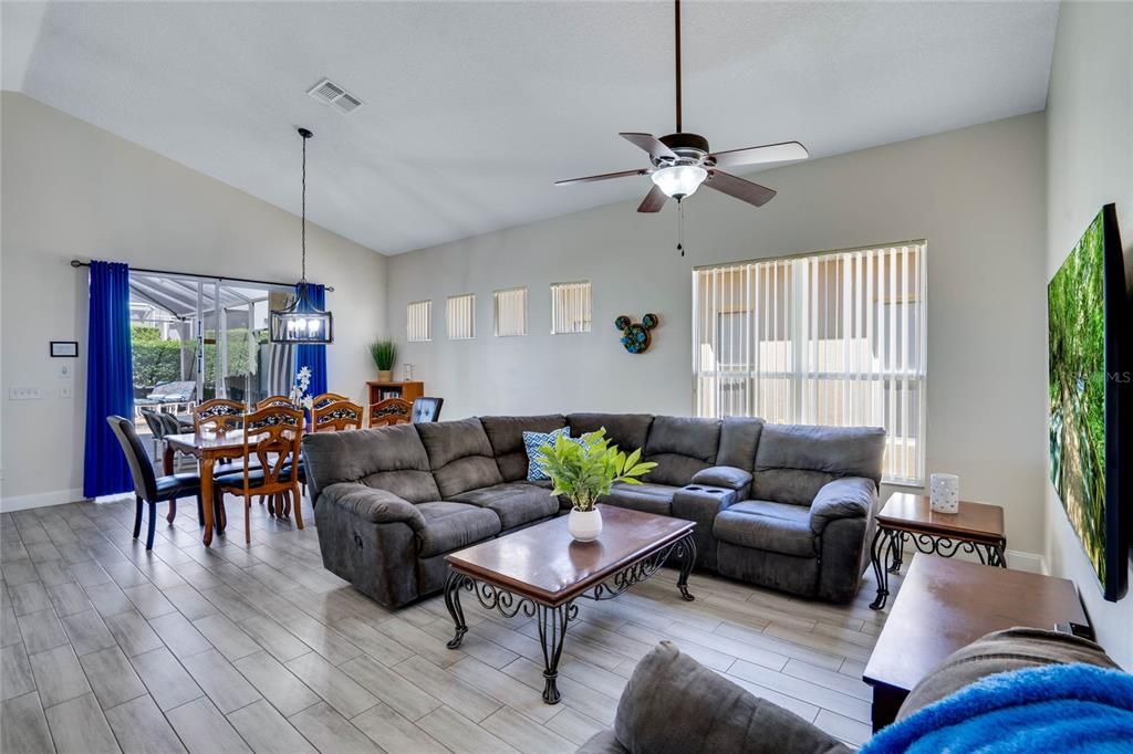 En Venta: $424,900 (4 camas, 3 baños, 1895 Pies cuadrados)