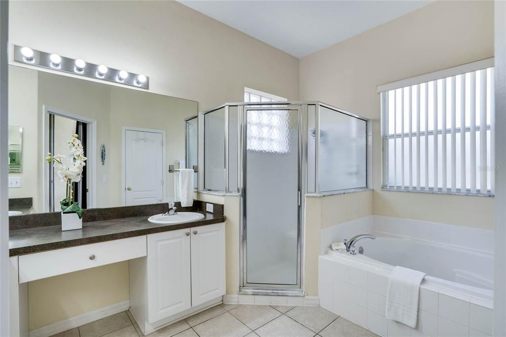 En Venta: $424,900 (4 camas, 3 baños, 1895 Pies cuadrados)