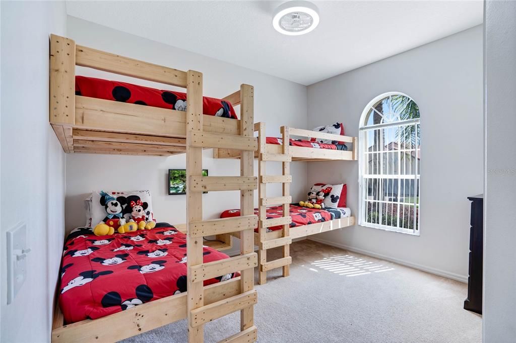 En Venta: $424,900 (4 camas, 3 baños, 1895 Pies cuadrados)