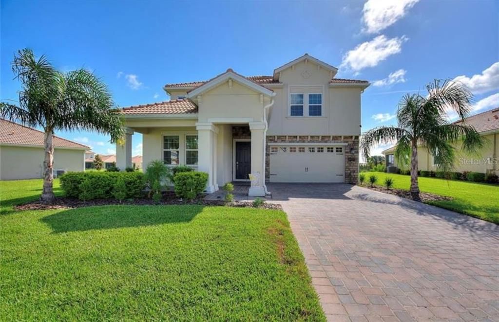 Recently Sold: $600,000 (5 beds, 3 baths, 3284 Square Feet)