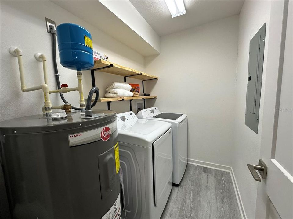 For Rent: $4,950 (3 beds, 2 baths, 1274 Square Feet)