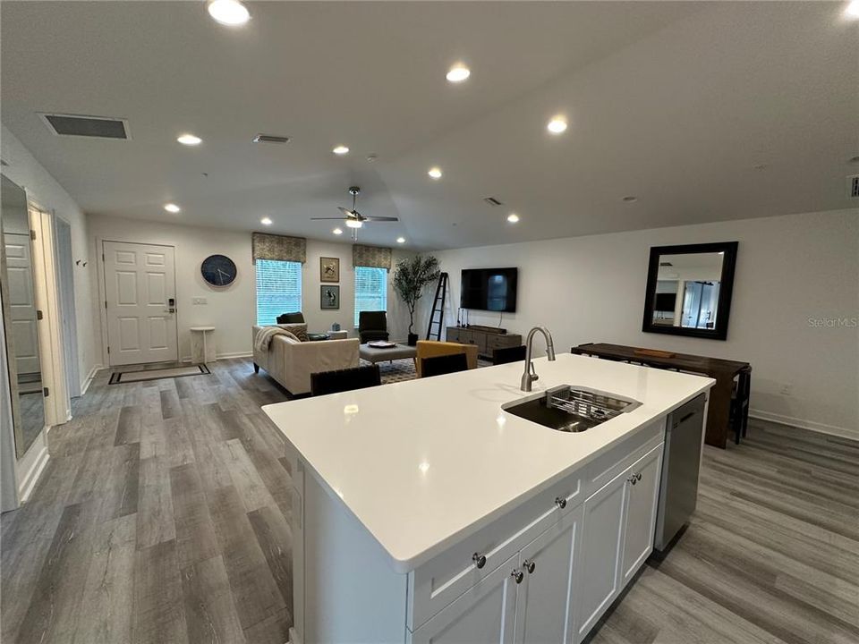 For Rent: $4,950 (3 beds, 2 baths, 1274 Square Feet)