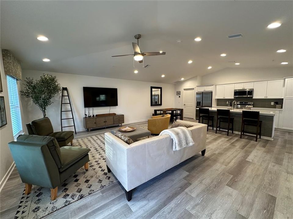 For Rent: $4,950 (3 beds, 2 baths, 1274 Square Feet)