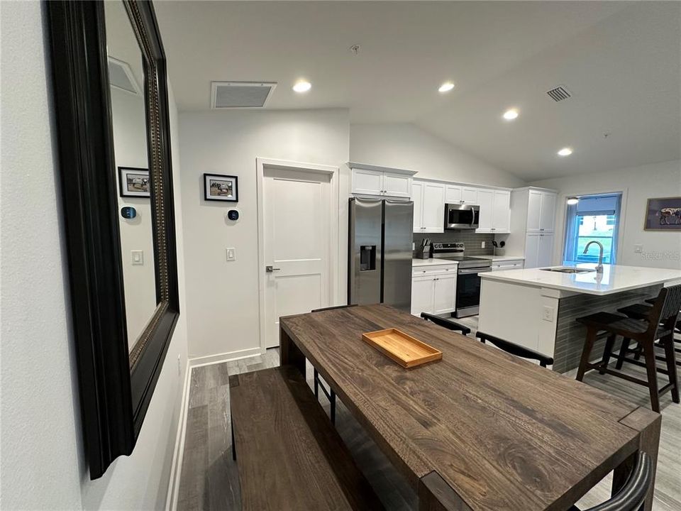 For Rent: $4,950 (3 beds, 2 baths, 1274 Square Feet)