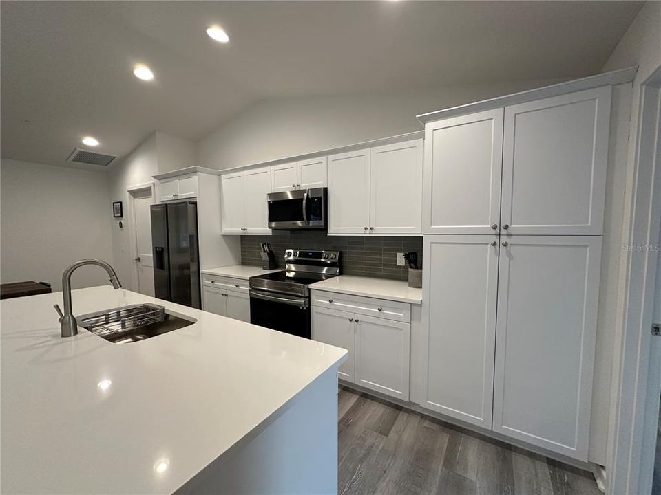 For Rent: $4,950 (3 beds, 2 baths, 1274 Square Feet)