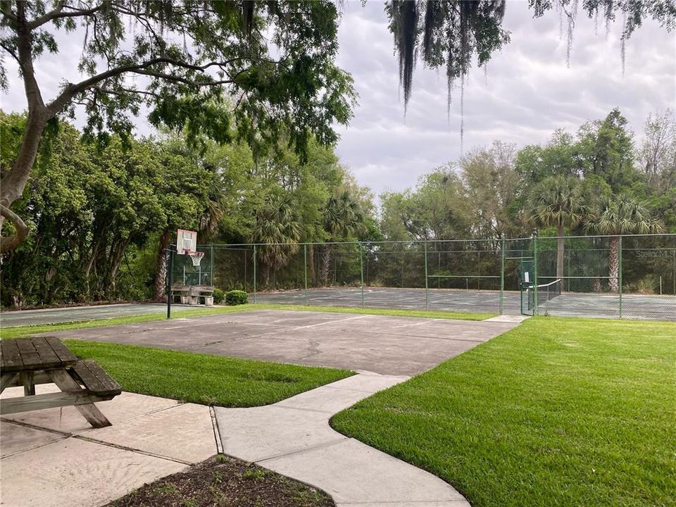 For Rent: $4,950 (3 beds, 2 baths, 1274 Square Feet)