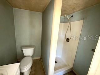 合同活跃: $214,900 (4 贝兹, 2 浴室, 1361 平方英尺)