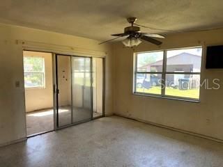 合同活跃: $214,900 (4 贝兹, 2 浴室, 1361 平方英尺)