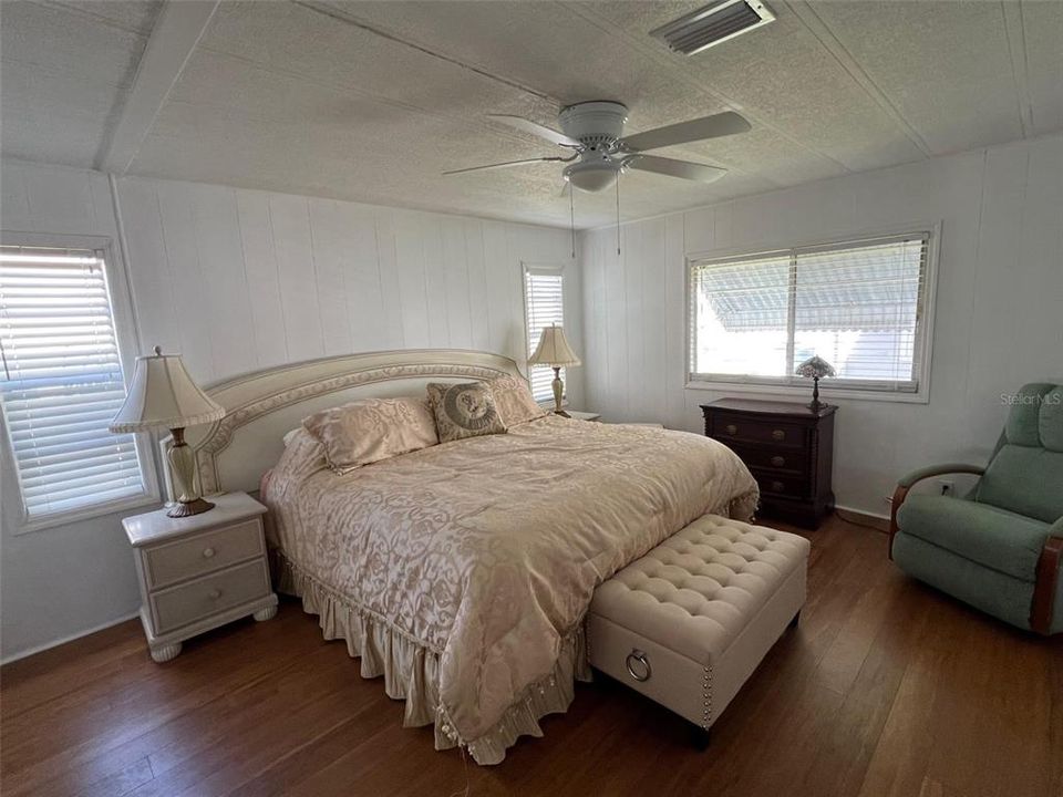 На продажу: $174,000 (2 спален, 2 ванн, 1296 Квадратных фут)