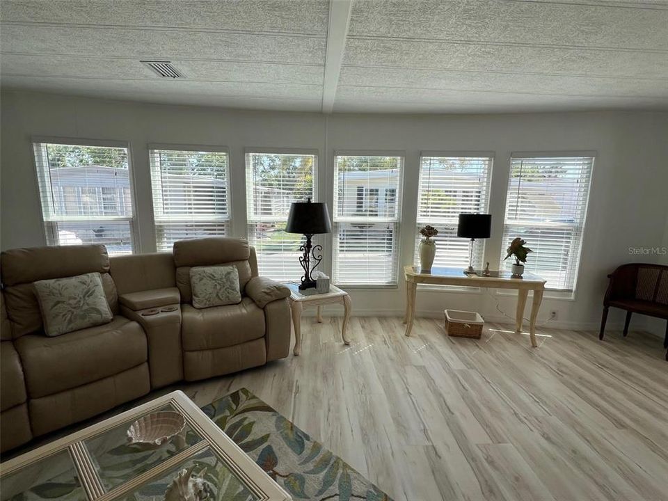 На продажу: $174,000 (2 спален, 2 ванн, 1296 Квадратных фут)