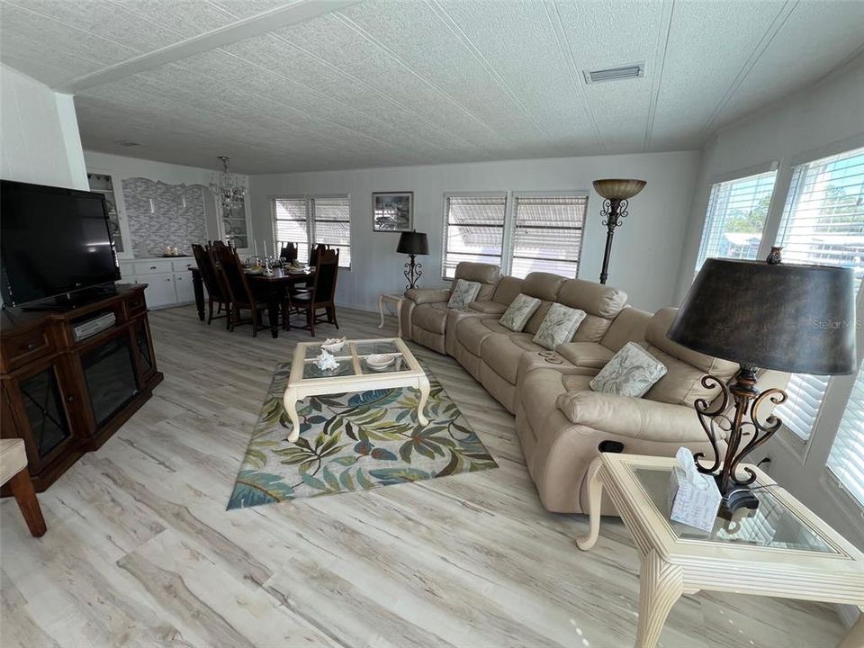 На продажу: $174,000 (2 спален, 2 ванн, 1296 Квадратных фут)