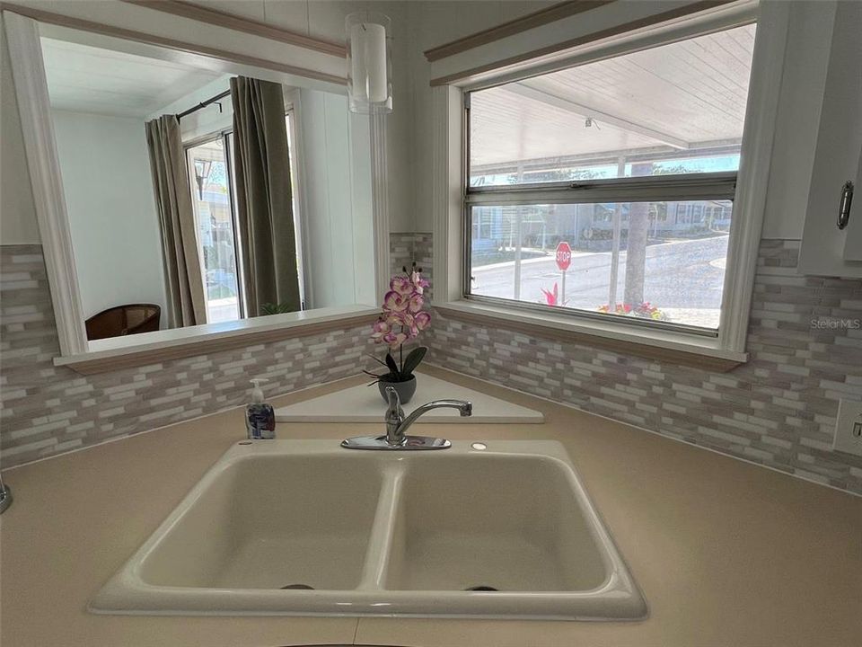 На продажу: $174,000 (2 спален, 2 ванн, 1296 Квадратных фут)