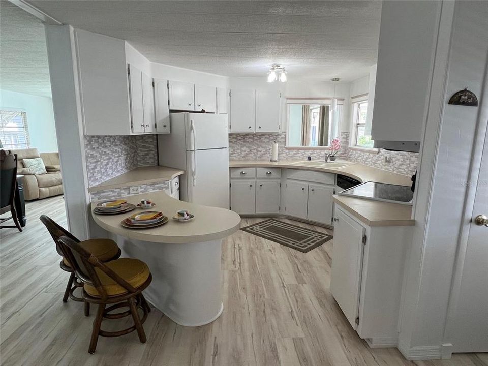 На продажу: $174,000 (2 спален, 2 ванн, 1296 Квадратных фут)