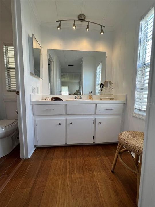 На продажу: $174,000 (2 спален, 2 ванн, 1296 Квадратных фут)