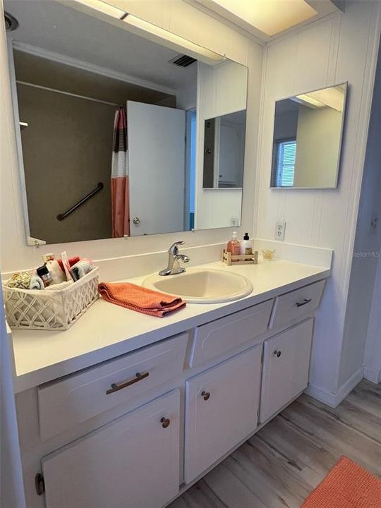 На продажу: $174,000 (2 спален, 2 ванн, 1296 Квадратных фут)