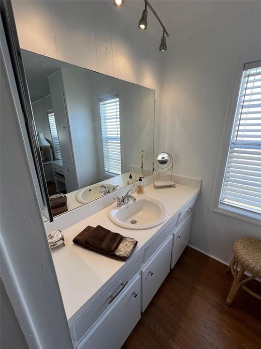 На продажу: $174,000 (2 спален, 2 ванн, 1296 Квадратных фут)