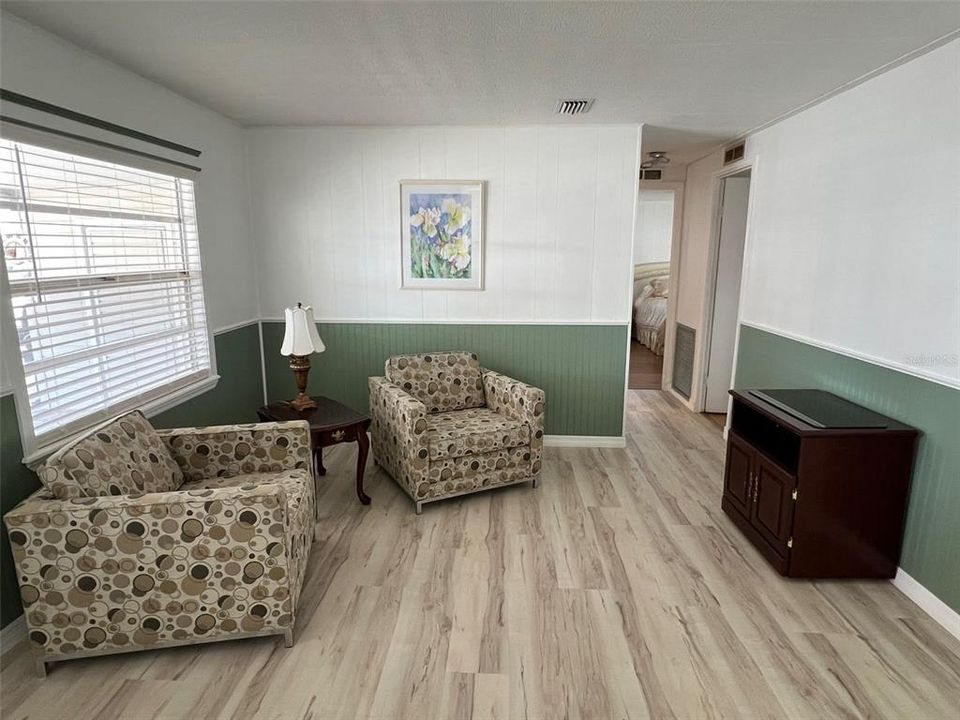 На продажу: $174,000 (2 спален, 2 ванн, 1296 Квадратных фут)