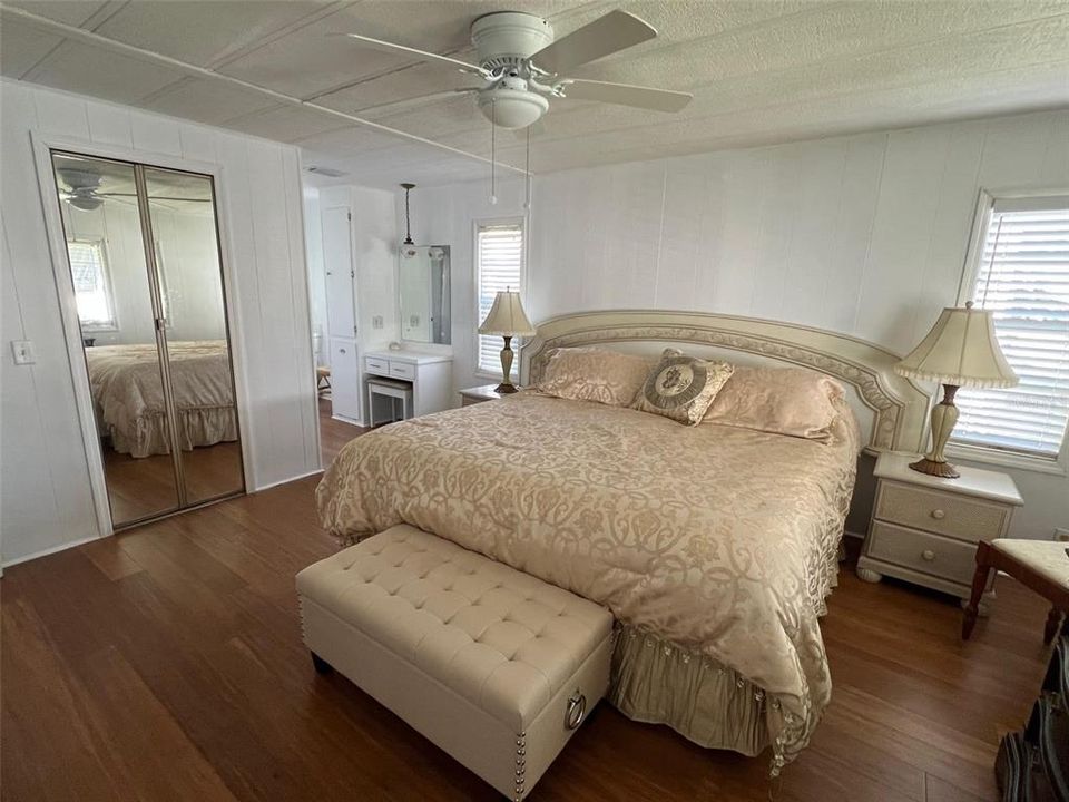 На продажу: $174,000 (2 спален, 2 ванн, 1296 Квадратных фут)