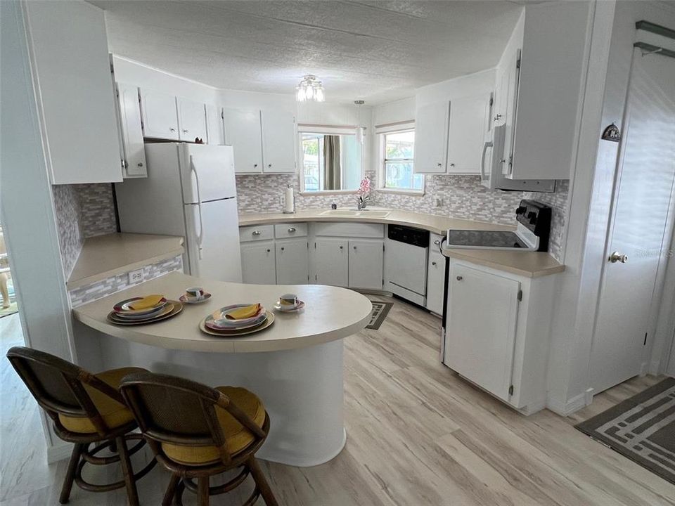 На продажу: $174,000 (2 спален, 2 ванн, 1296 Квадратных фут)