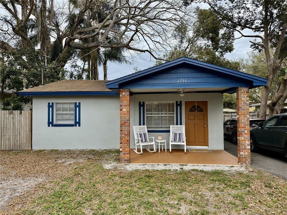 Recently Sold: $305,000 (2 beds, 1 baths, 728 Square Feet)