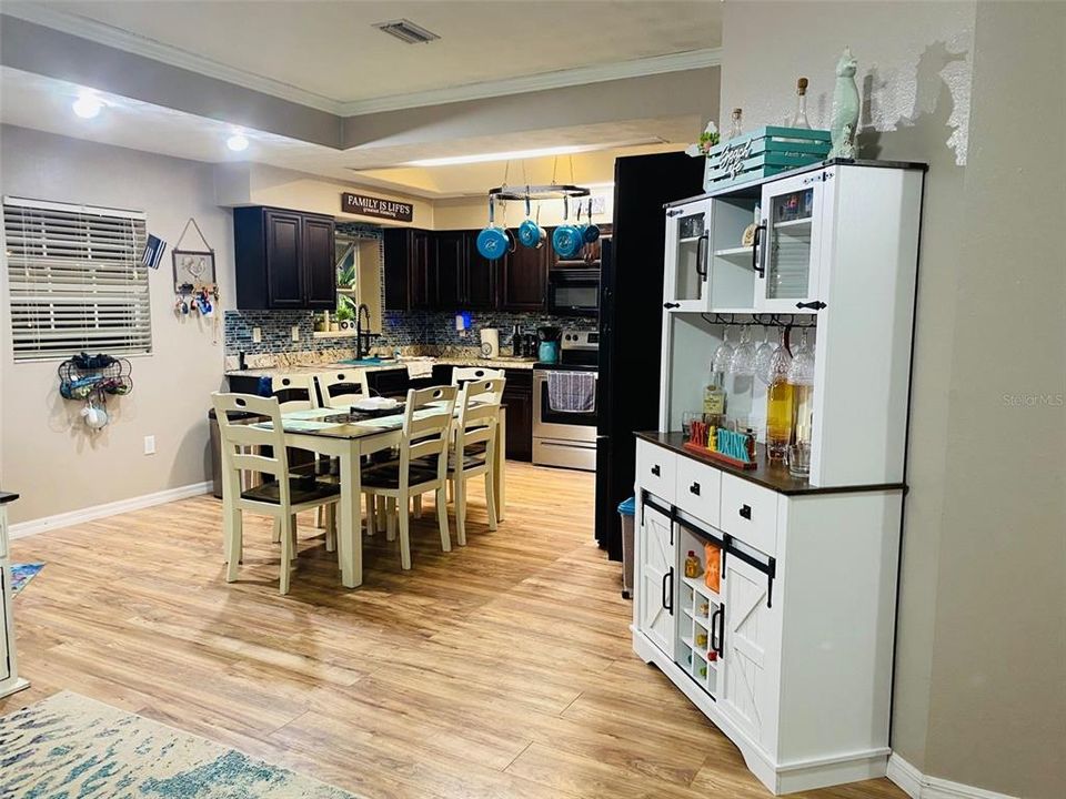 Active With Contract: $399,900 (3 beds, 2 baths, 1222 Square Feet)