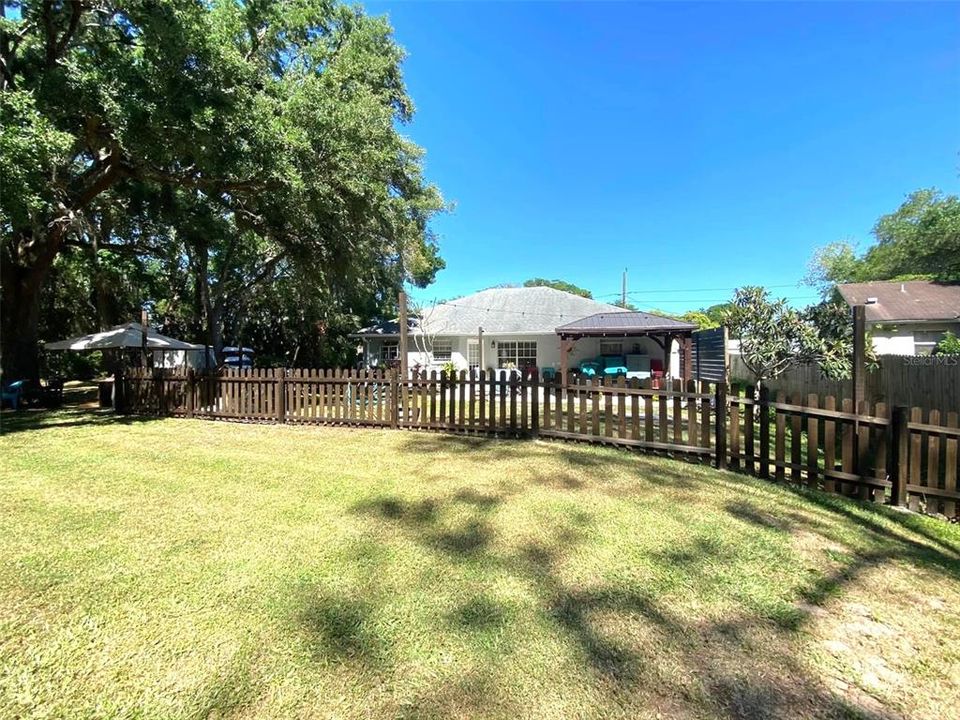 Active With Contract: $399,900 (3 beds, 2 baths, 1222 Square Feet)