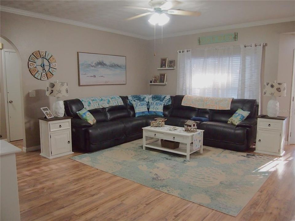 Active With Contract: $399,900 (3 beds, 2 baths, 1222 Square Feet)