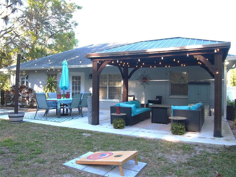 Active With Contract: $399,900 (3 beds, 2 baths, 1222 Square Feet)