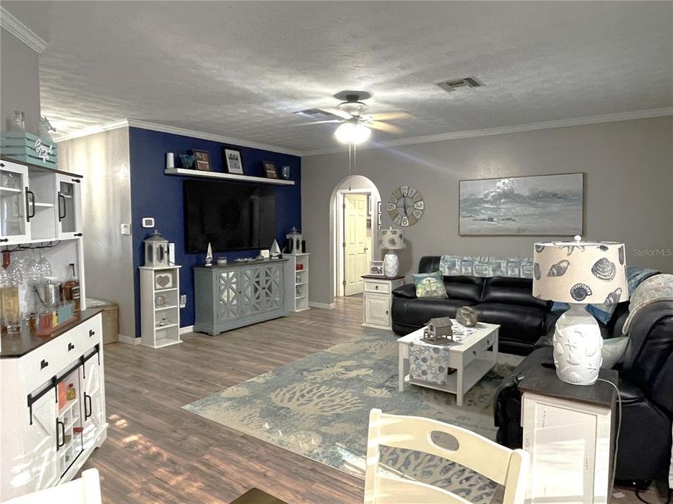 Active With Contract: $399,900 (3 beds, 2 baths, 1222 Square Feet)