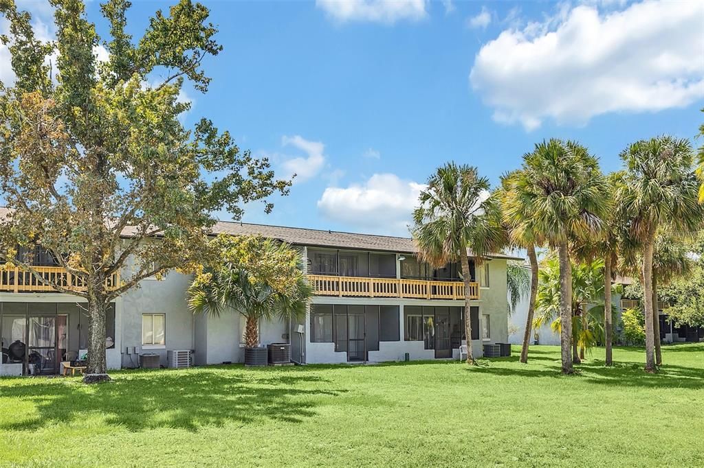 For Sale: $155,000 (2 beds, 2 baths, 976 Square Feet)